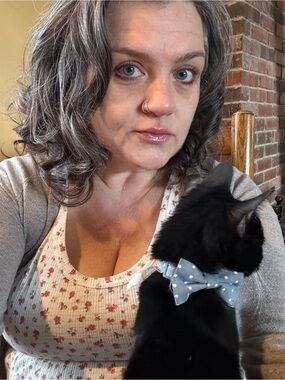 Meet your Posher, Holly
